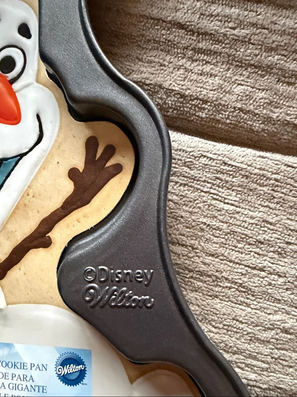 Disney Olaf Baking Mold Wilton- Gray  new
